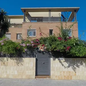 https://beach-house-castelldefels-08860.topbarcelonahotels.com